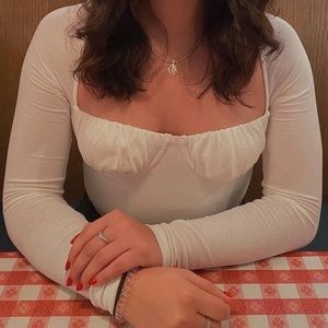 White long sleeve crop top